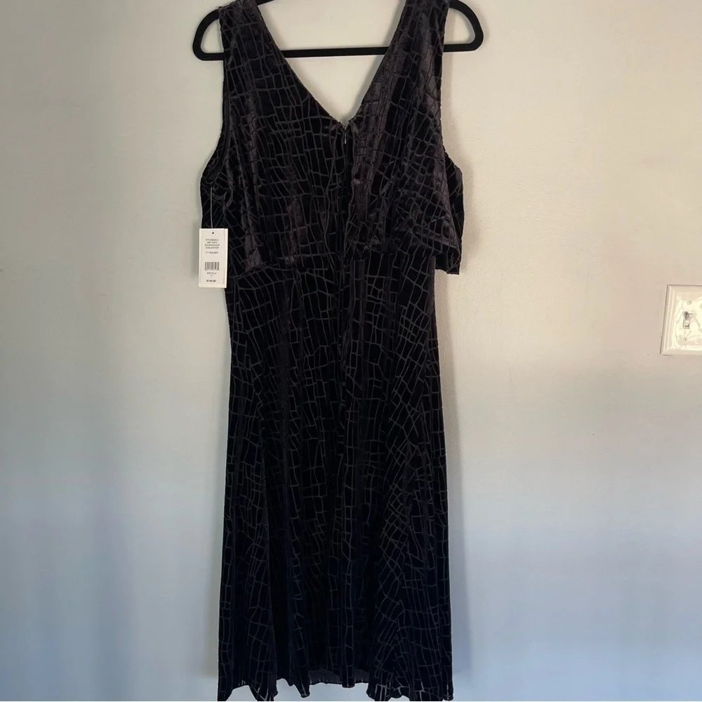 Halston Black Velvet Ruffle Textured V-Neck Zip Back Midi Sleeveless NWT Dress